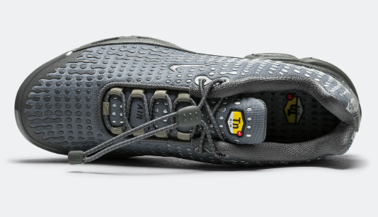 Nike Air Max Plus VII Sneakers – White / Black / Smoke Grey