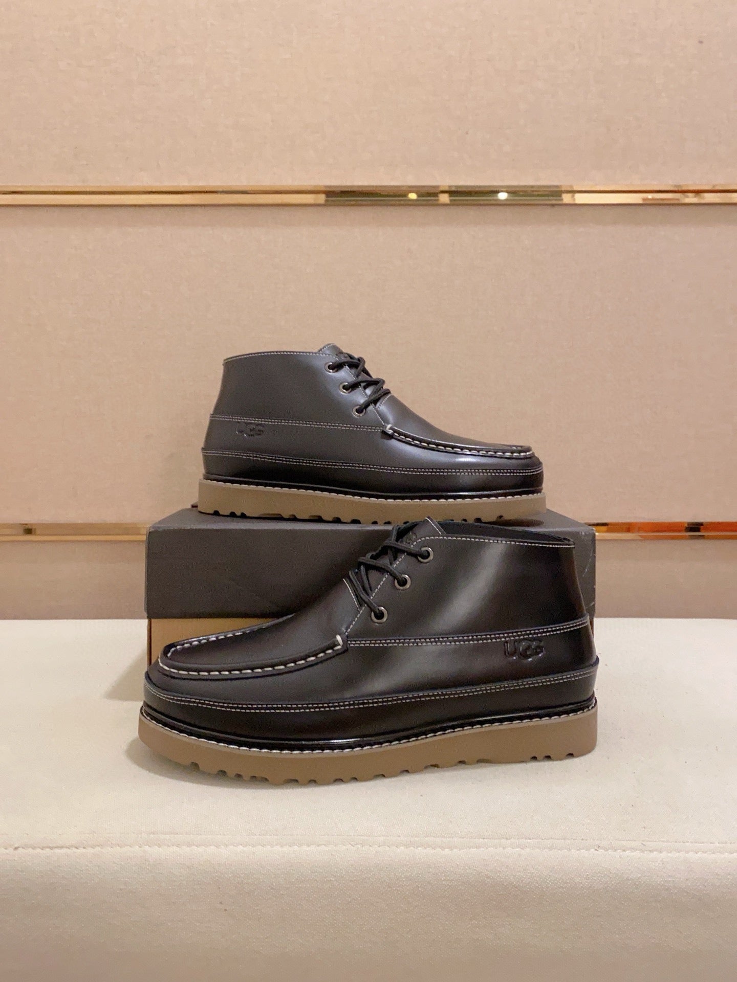 UGG Men's Chukka Lace-Up Boot — Black