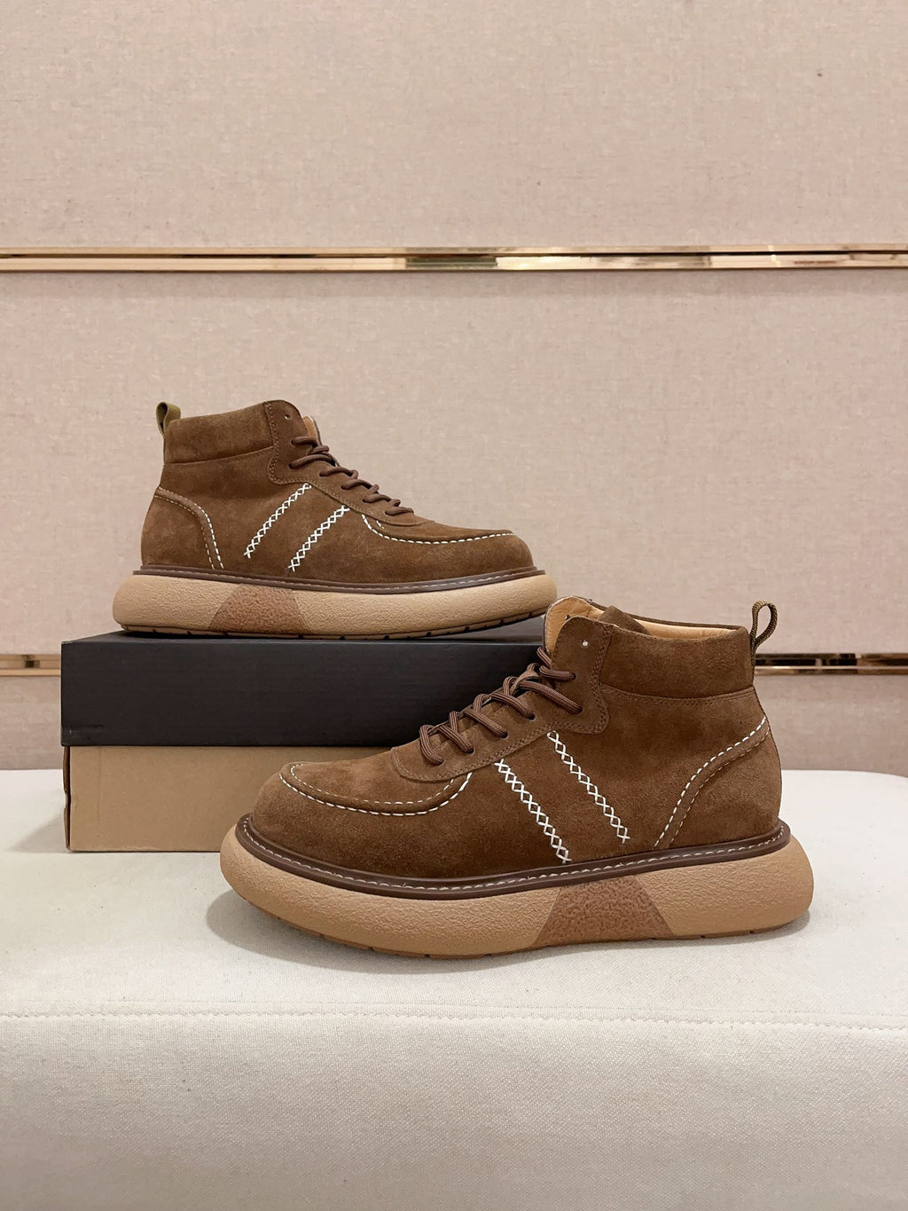 UGG Men's Chukka Lace-Up Boot — Tan Suede